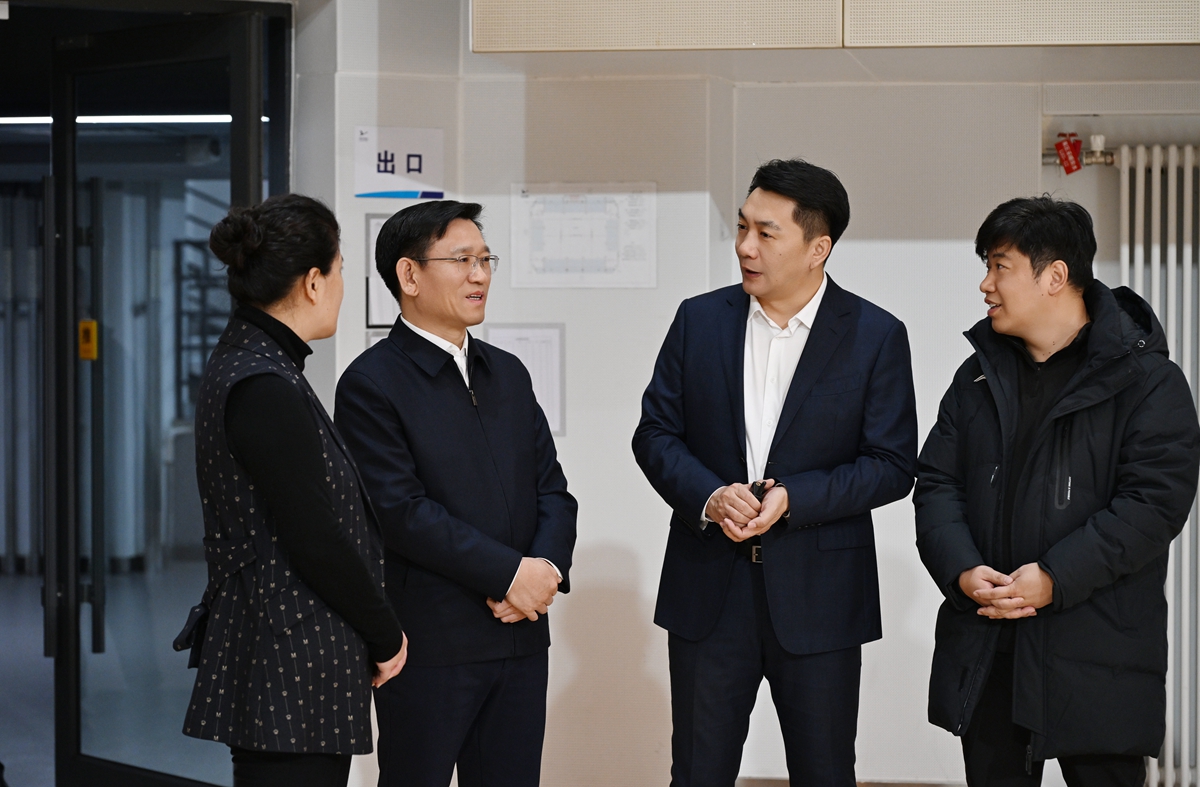 https://news.jlu.edu.cn/__local/8/3F/6C/A60F8CED116A3D8B7A10445A096_2A8B7816_8D5F3.jpg https://news.jlu.edu.cn/__local/8/3F/6C/A60F8CED116A3D8B7A10445A096_2A8B7816_8D5F3.jpg
