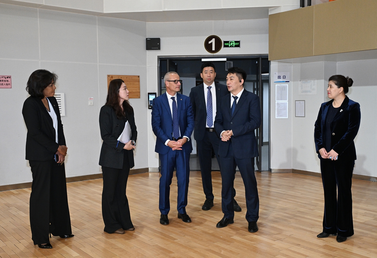 https://news.jlu.edu.cn/__local/B/ED/07/60B4D25D04934CB2D7F50A98490_62FCA9C1_9FF4F.jpg
